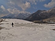 78 Rientriamo al punto di partenxza non senza pestare ancora un po' di neve